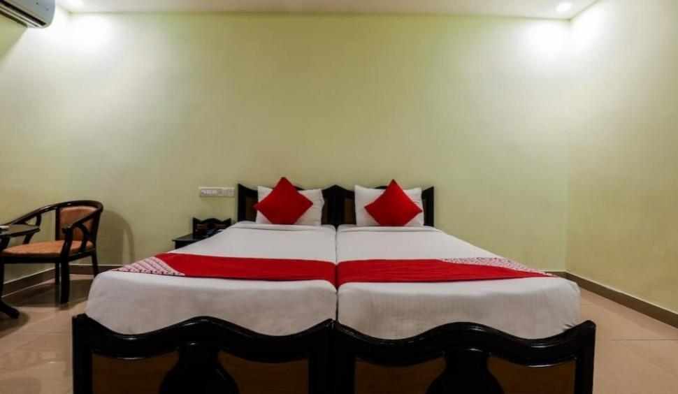 Hotel Meridian Grand Шамшабад Екстериор снимка