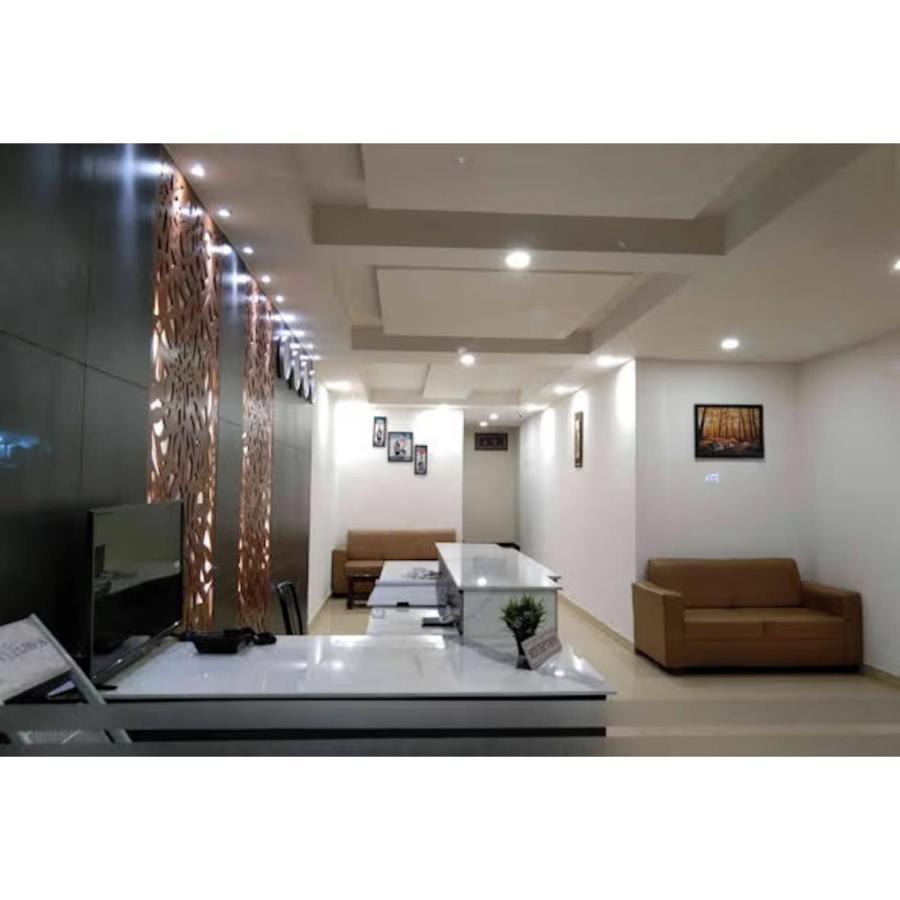 Hotel Meridian Grand Шамшабад Екстериор снимка