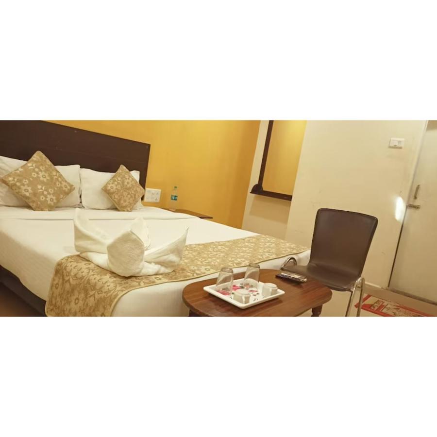 Hotel Meridian Grand Шамшабад Екстериор снимка