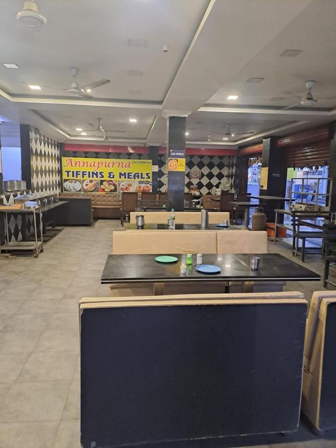 Hotel Meridian Grand Шамшабад Екстериор снимка
